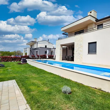 Oskar Istrien * Sveti Lovreč Pazenatički